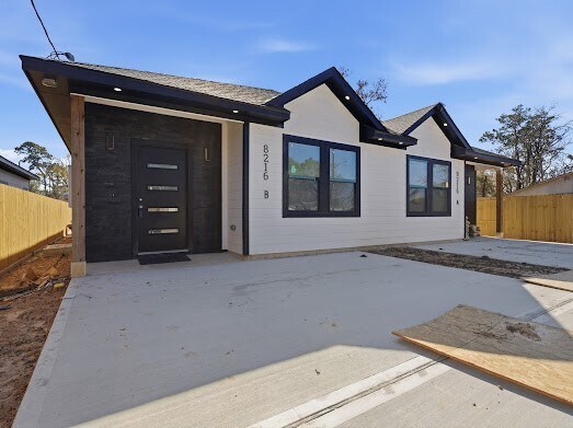 Building Photo - 8216 Locksley Rd