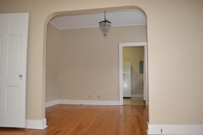 Building Photo - 511 Beverly St