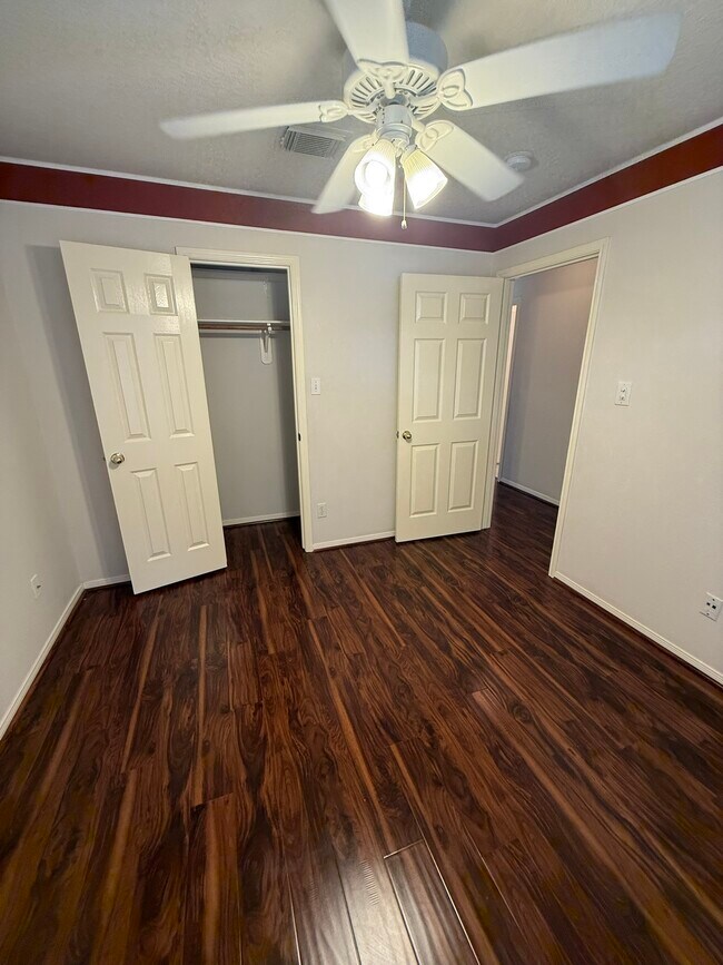 Building Photo - 2315 Glendavon Ln