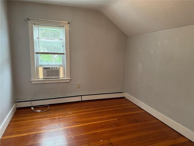 Building Photo - 67 Hall Ave