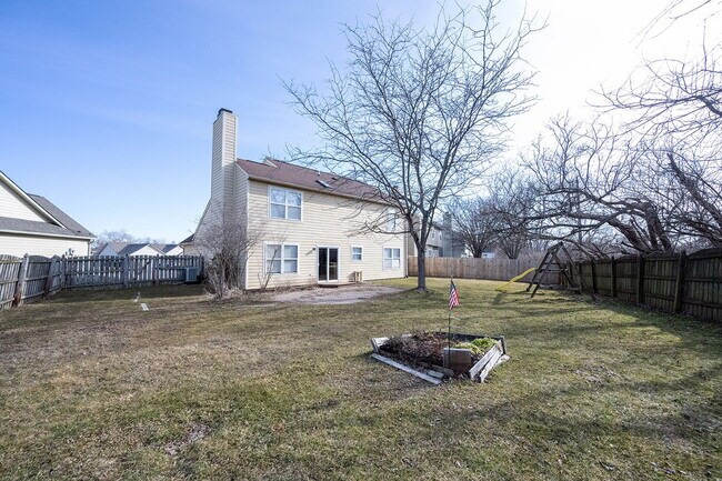 Building Photo - "Spacious 4-Bedroom Retreat with 2.5 Baths...