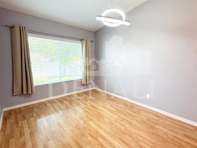 Building Photo - 811 E Chilton Dr
