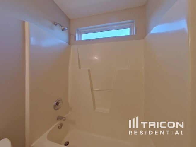 Building Photo - 2228 Meadecroft Rd