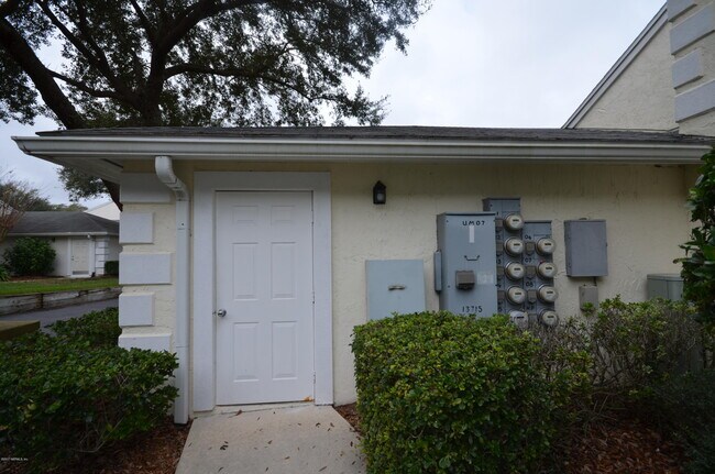 Building Photo - 13715 Richmond Park Dr N