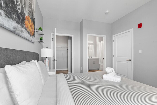 Building Photo - 95 Broadway-SI ID1240360P