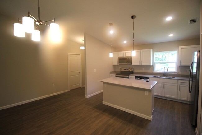 Building Photo - Beautiful 2020 3 Bed 2 Bath Palm Coast Hom...