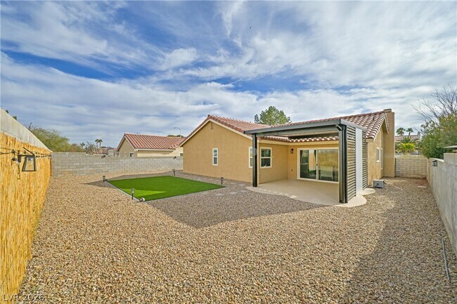 Building Photo - 592 Macbrey Dr