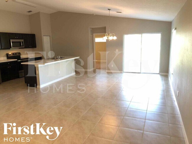 Building Photo - 2477 SW Aberdeen St