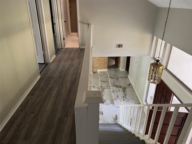 Building Photo - 6123 Northway Dr