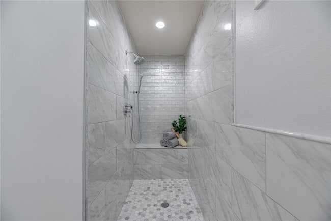 Building Photo - 3123 Baywood Park Dr