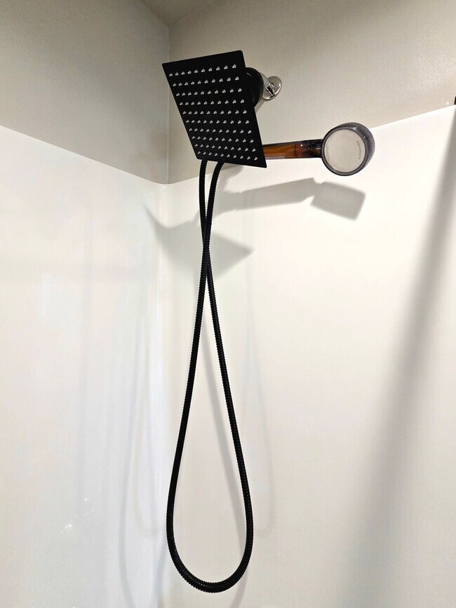 Building Photo - Single Family Home w/ Private Yard + Garage – Available Now!