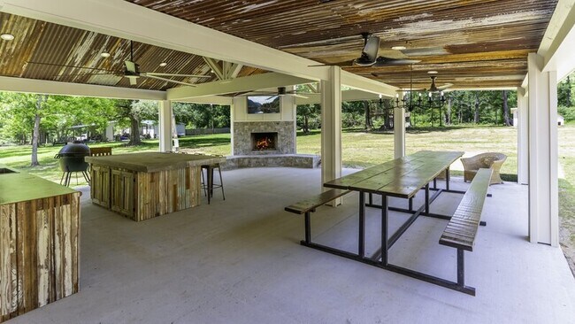 Building Photo - 7593 Carah Dr