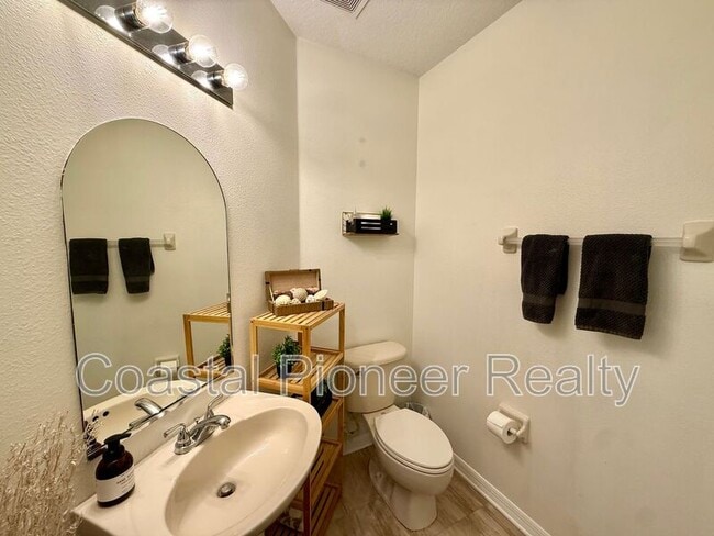 Building Photo - 11113 Avery Oaks Dr