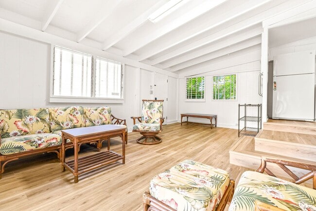 Building Photo - Charming 3-bedroom, 1.5-bathroom house loc...