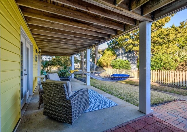 Building Photo - Solita @ 2 Sand Dollar Lane