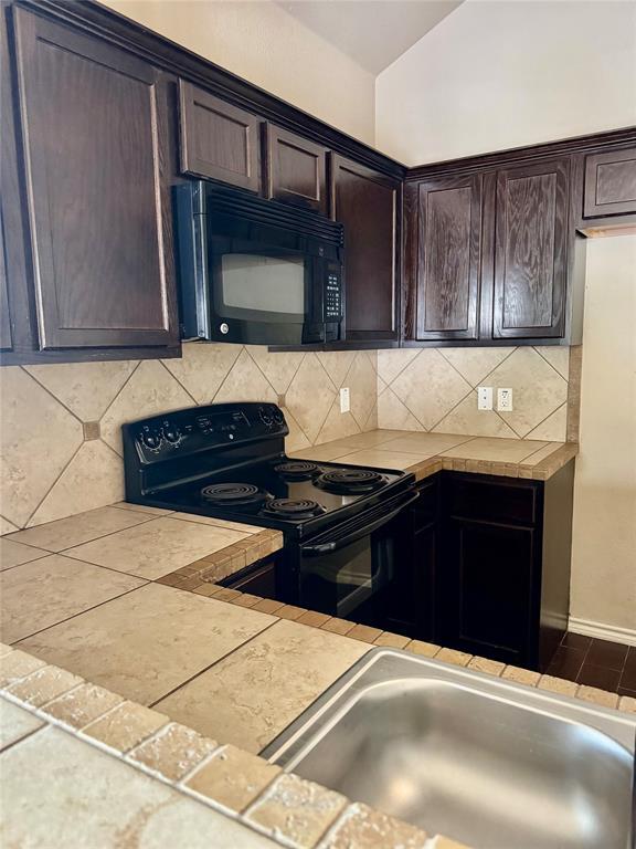 Building Photo - 3000 Whisper Oaks Ln