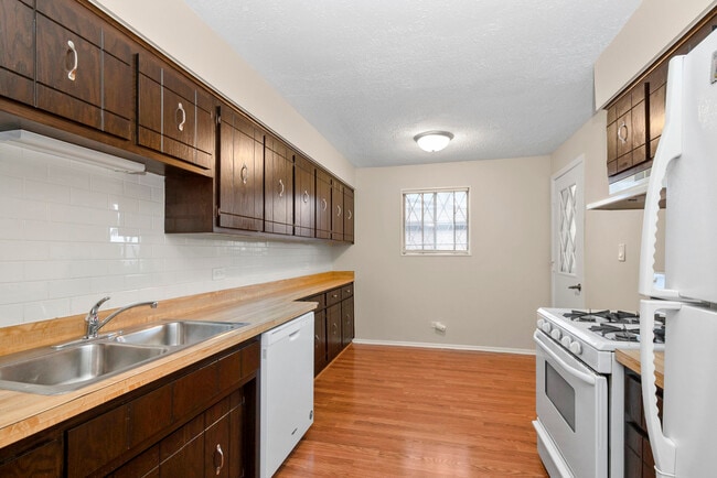 Building Photo - 13616 Lamon Ave