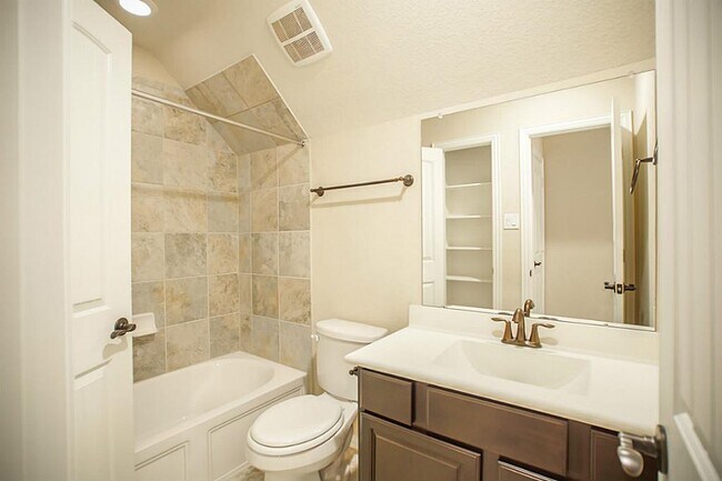 Building Photo - 106 S Sawbridge Cir