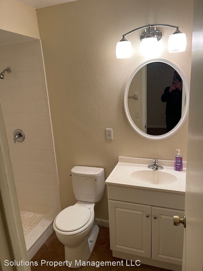 Building Photo - 3 br, 2 bath House - 3728 S SHERWOOD CIR