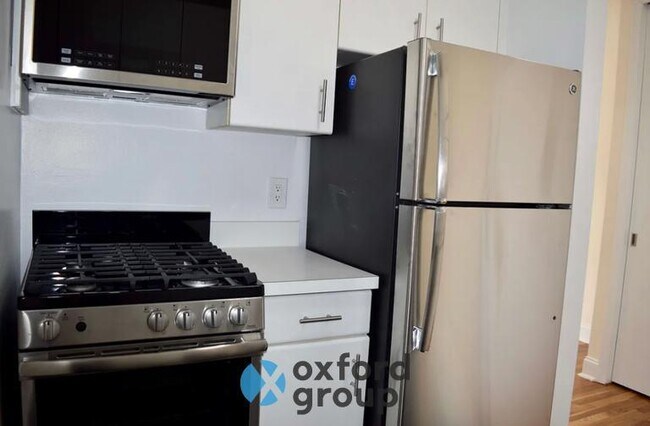 Building Photo - 3 bedroom in NEW YORK NY 10002