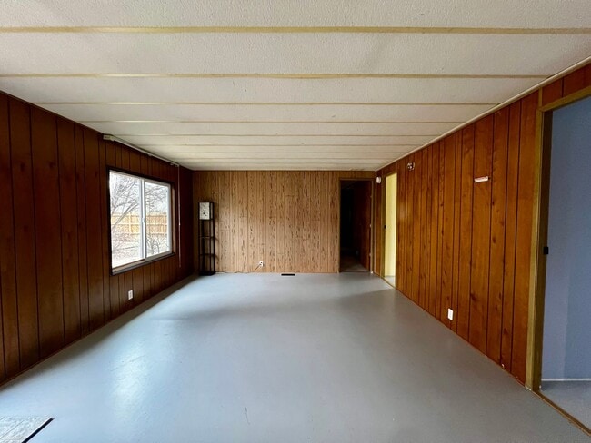 Building Photo - 721 S 83rd Ave