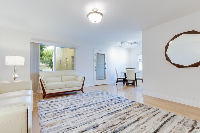 Building Photo - 509 Capri Dr