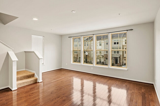 Building Photo - 214 Tanner Ln