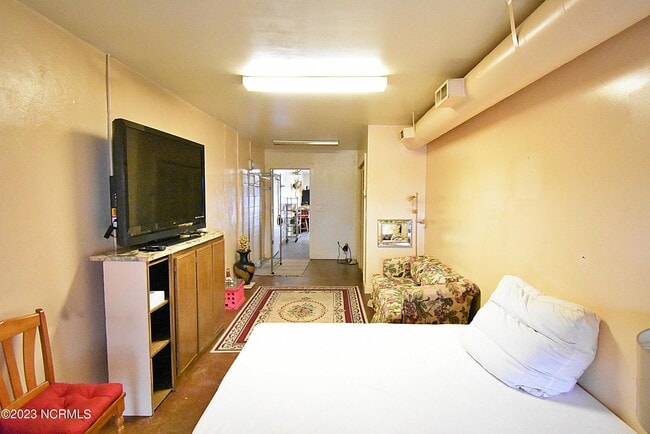 Building Photo - 1119 Queen St