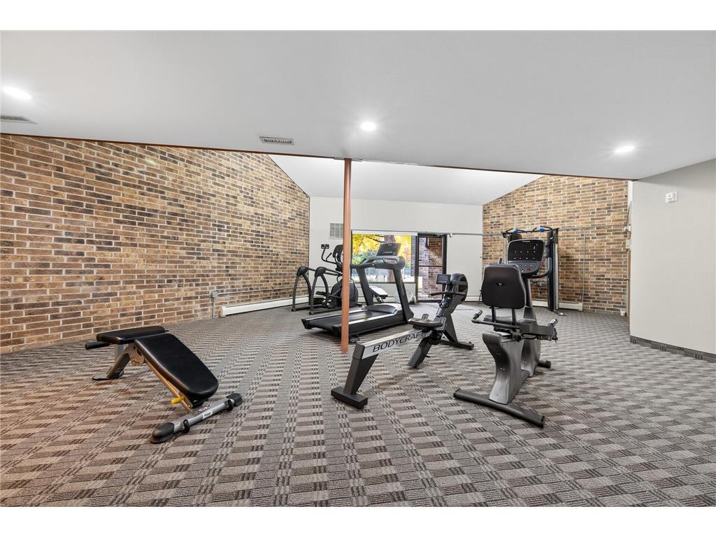 Building Photo - 35 Nathan Ln N