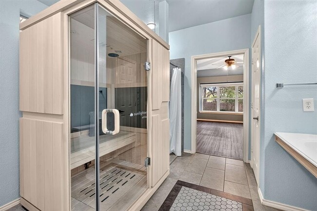 Building Photo - 516 Carismatic Ln