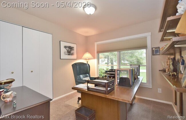 Building Photo - 2687 Heathfield Rd