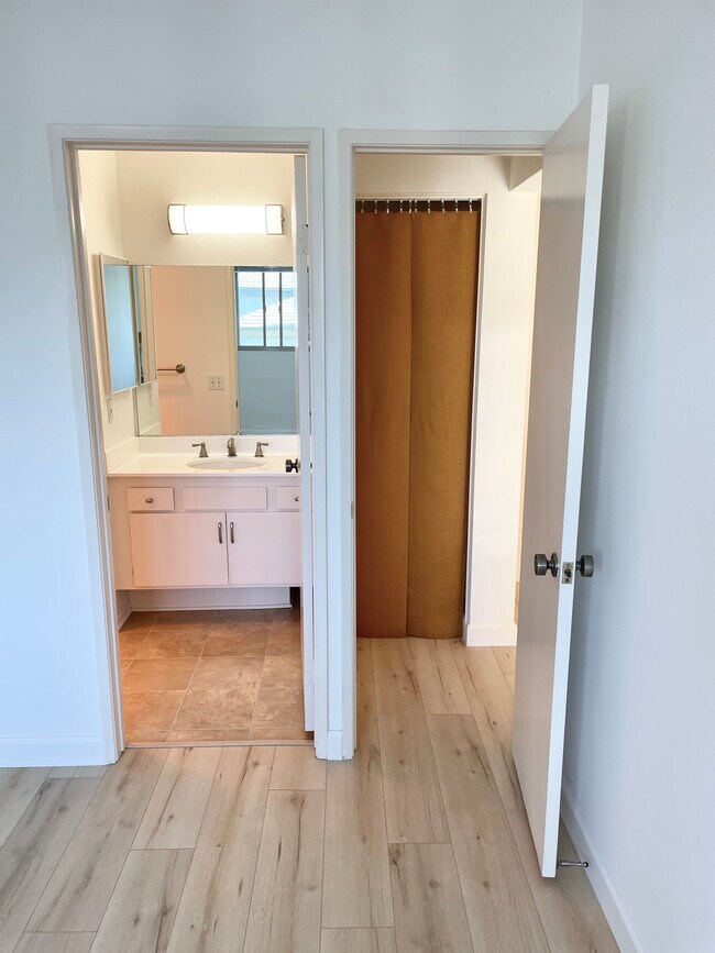 Loft Bathroom / Closet - 3029 Harbor Blvd