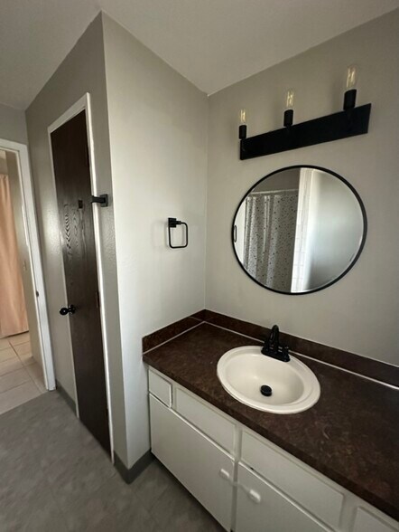 Building Photo - 226 W 21st Ave