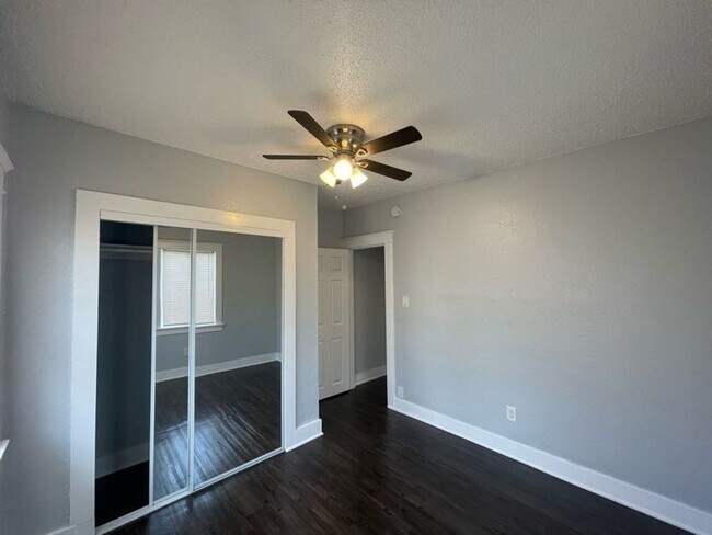 Building Photo - LINDEN 2470