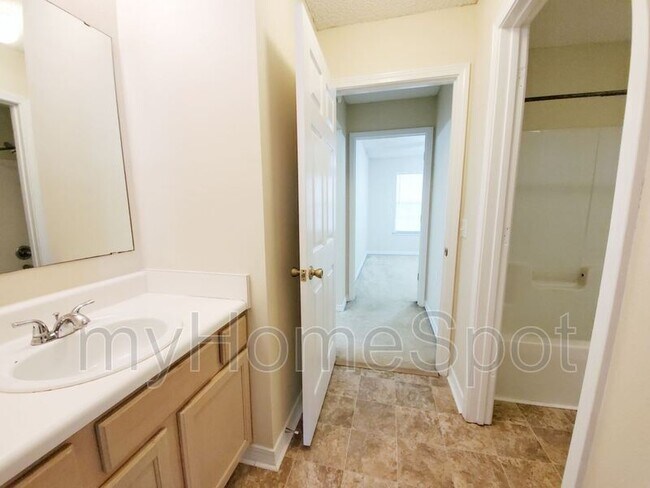Building Photo - 9580 Cobblebrook Dr