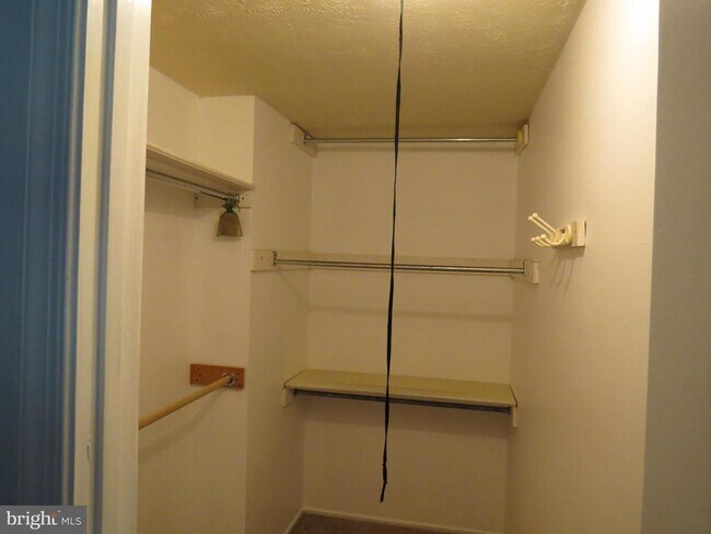 Building Photo - 1513 Wampanoag Dr