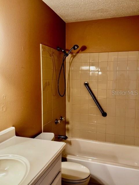 Building Photo - 3073 Pine Tree Ave