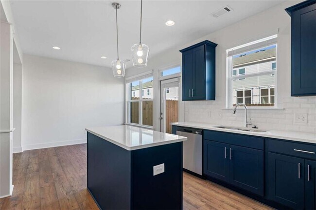 Building Photo - 61 Auburn Wds Dr