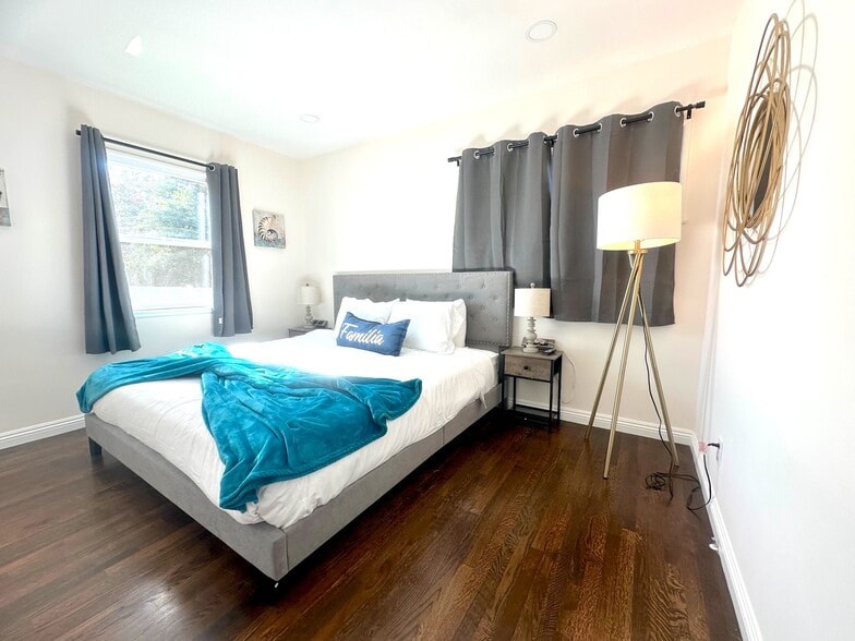 Building Photo - 15732 Covello St