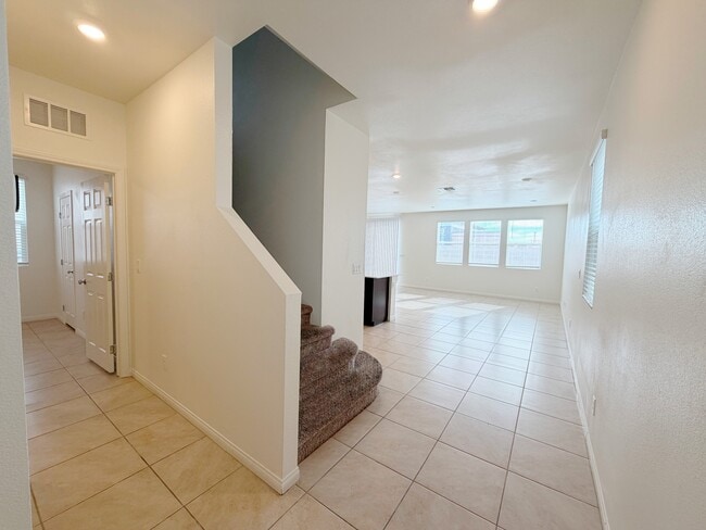 Building Photo - 6983 Cottage Vis Ave