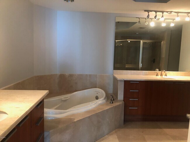 Building Photo - 231 Riverside Dr