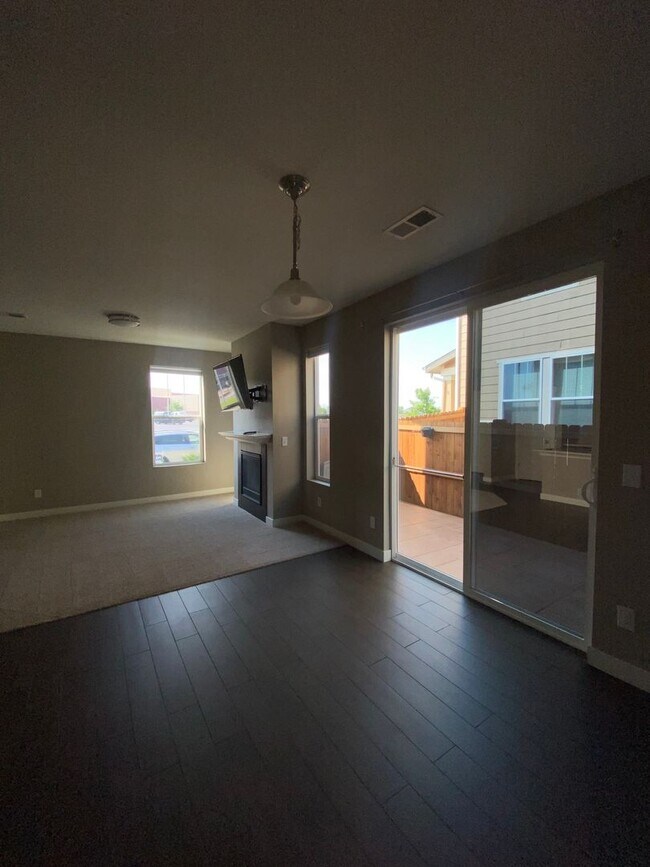 Building Photo - Special Offer: 2 Weeks Free Rent if rented...