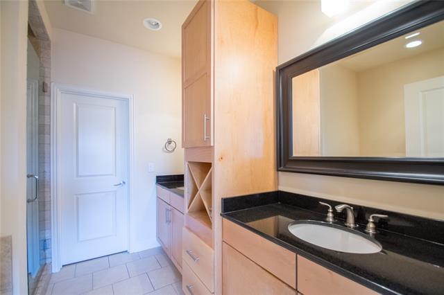 Building Photo - 708 Skyline Bluff Ct