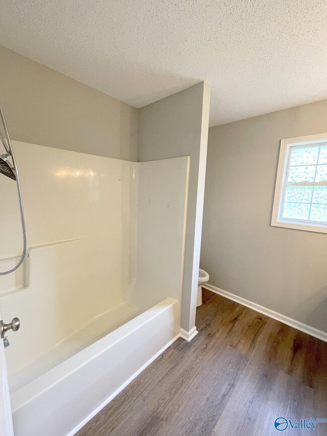 Building Photo - 100 Brook Glen Dr