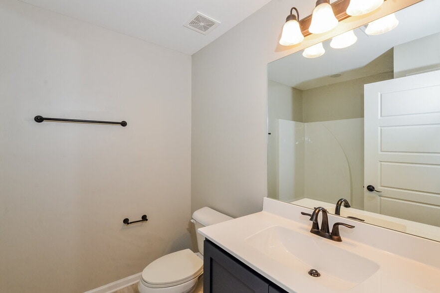 Building Photo - 3821 Dawnwood Cir W