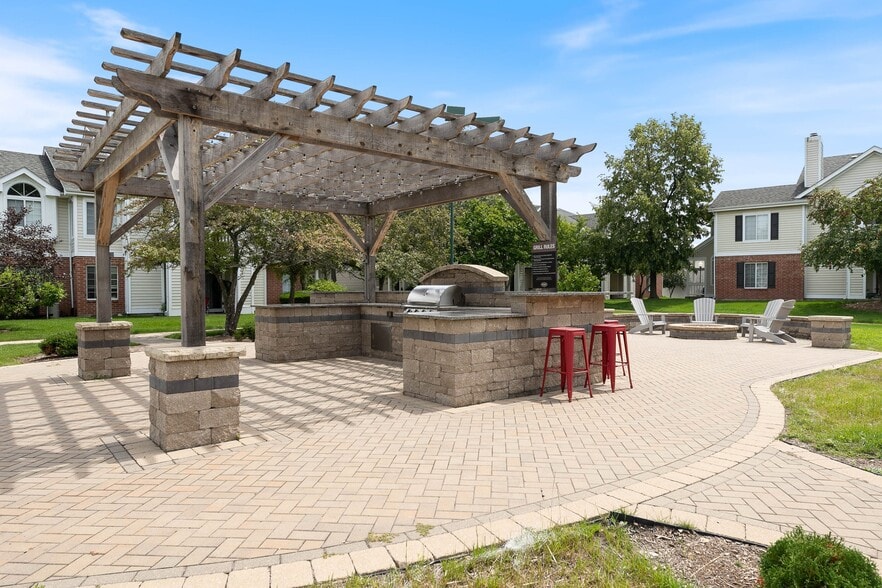 Grilling Deck - Arbors of Brookdale