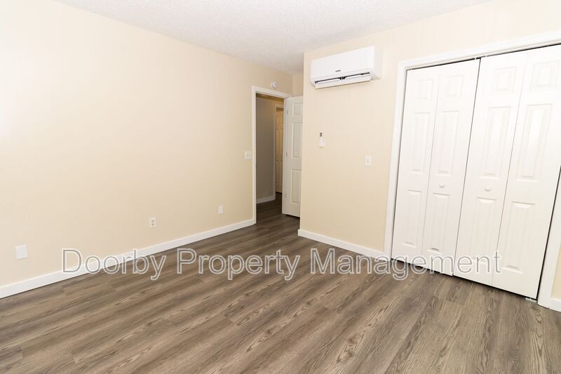 Building Photo - 2425 Ashmore Ave