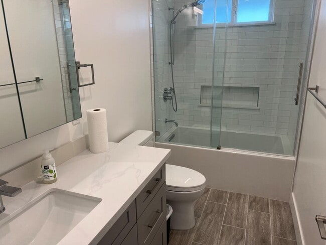 Building Photo - 875 Tierra Alta St