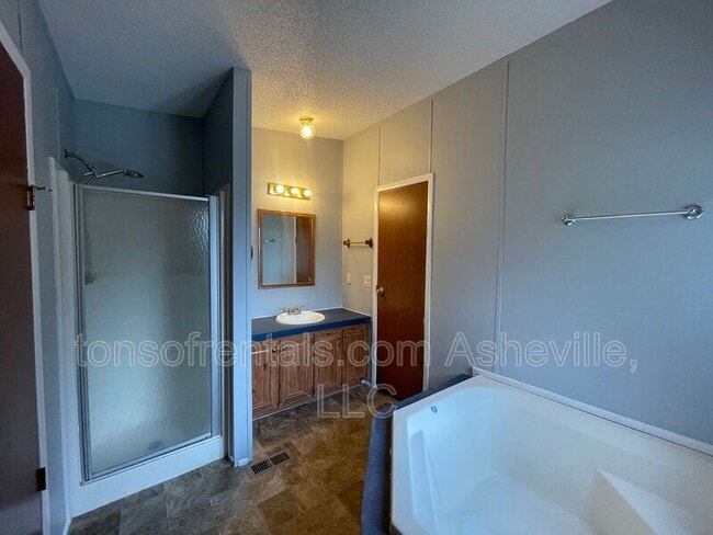 Building Photo - 132 Josiah Ln