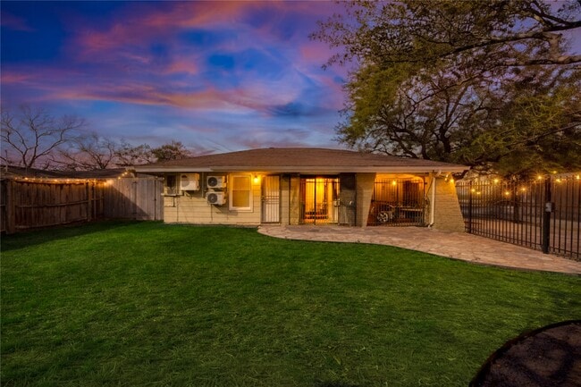 Building Photo - 3201 Westridge St